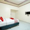 Отель OYO 92464 Efniati Homestay Syariah, фото 7