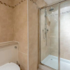 Отель Cute 2 Bedroom Apt With View Of The Castle, фото 13
