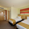 Отель Holiday Inn Express London - Newbury Park, фото 7
