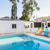 Отель Live Laugh Love Beach Guest Home with AC, фото 17