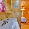 Отель Secluded Cross Creek Cabin w/ Deck & Fire Pit!, фото 24
