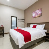 Отель RedDoorz Plus near Ronggowarsito Museum Semarang, фото 6