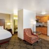 Отель La Quinta Inn & Suites by Wyndham Las Vegas Red Rock, фото 9