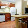 Отель HomeTowne Studios by Red Roof Phoenix - Black Canyon Highway, фото 24