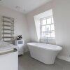Отель Gorgeous 5BR home with garden and parking in Battersea, фото 9