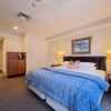 Отель Chic CBD Studio-Aircon-Wifi -Heated Pool, фото 4