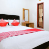 Отель OYO 2986 D and a Guesthouse Syariah And Rent Car, фото 5