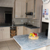 Отель 10 Chillsome House Self catering, фото 19