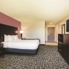 Отель La Quinta Inn & Suites by Wyndham Russellville, фото 16