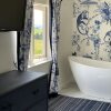 Отель Cosy Lodge With Private Hot Tub in Tottergill Farm, фото 5