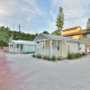 Отель Siesta Beach Cottage, Sleeps 6, Walk to Beach, Stores, & Restaurants, фото 13