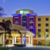 Отель Holiday Inn Express & Suites Port St. Lucie West, an IHG Hotel в Порт-Сент-Люси