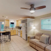 Отель Beachy Sisters A 2 Bedroom Duplex, фото 5