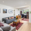 Отель Stylish 2-bed Flat w/ Private Garden in Tooting, South London, фото 2