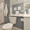 Отель MiCasa Suites - Stylish Townhouse in King West Village, фото 13