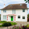 Отель Inviting 5-bed House in Eastbourne, фото 1