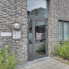 Отель Sanders Arena - Chic 3-bdr Apt Close to Metro, фото 11