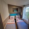 Отель Beautiful 3-bed Caravan at Rockley Park Poole, фото 7