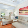 Отель Charming 3 Bedroom House in Coorparoo, фото 3
