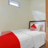 Отель OYO 90804 Oma Uti Homestay Syariah, фото 6