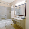 Отель La Quinta Inn & Suites by Wyndham Woodward, фото 8
