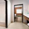 Отель Holiday Inn Express & Suites San Antonio-Dtwn Market Area, an IHG Hotel, фото 7