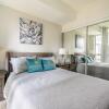 Отель Modern Bright 1Br+Den Unit Downtown, фото 15