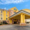 Отель La Quinta Inn & Suites by Wyndham Hot Springs, фото 11