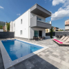 Отель New Luxury Modern Four-bedroom Villa With Pool, фото 16