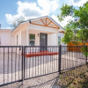 Отель Charming 3br/1ba Close to Vibrant Downtown, фото 12