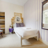 Отель The Wonderland Townhouse - Amazing Alice in Wonderland 8BDR Home, фото 5