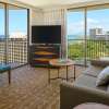 Отель Embassy Suites by Hilton Waikiki Beach Walk, фото 7