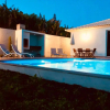 Отель Villa Pinheira IV -Heated swimming pool and jacuzzi, фото 1