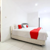 Отель RedDoorz near RS Sarjito Yogyakarta 2, фото 4