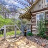 Отель Bear Creek Cabin 2 Bedroom Cabin by Redawning, фото 13