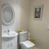 Отель Stunning 2-bed Home in Yorkshire, фото 9
