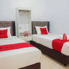 Отель RedDoorz near Velodrome Malang 2, фото 6