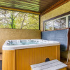 Отель Moonshine Hollow 3 Bedroom Cabin by RedAwning, фото 13