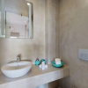 Отель Beachfront Modern Property With 2 Outdoor hot Tubs Only 300m From Restaurants Shops, фото 5