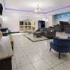 Отель La Quinta Inn & Suites by Wyndham Deer Park, фото 2