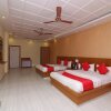 Отель OYO 16395 Hotel G K Palace, фото 10