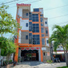 Отель RedDoorz Plus near Ciputra Mall Simpang Lima 2, фото 1