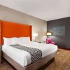 Отель La Quinta Inn & Suites by Wyndham Lackawanna, фото 10
