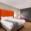 Отель La Quinta Inn & Suites by Wyndham Lackawanna, фото 5