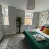 Отель Bright, Vibrant New 1 Bedroom Town Centre Parking, фото 2
