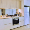 Отель Brilliant Victoria Harbour Waterfront Apartment, фото 4