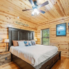 Отель Foxes' Den Cabin with Private Hot Tub and Arcade Game by RedAwning, фото 12