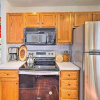 Отель Pocono Retreat, 1 Mi to State Park & Ski Access!, фото 3