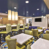 Отель La Quinta Inn & Suites by Wyndham Niagara Falls, фото 17