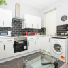 Отель Entire 5 Bed House - Weekly Discounts - By Centre, фото 3